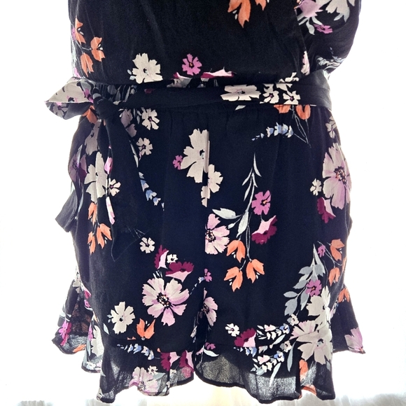 Pretty LOFT Romper EUC - Picture 3 of 10